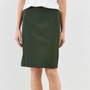 NWT. J. Jill Ponte Pencil Skirt in hunter green.